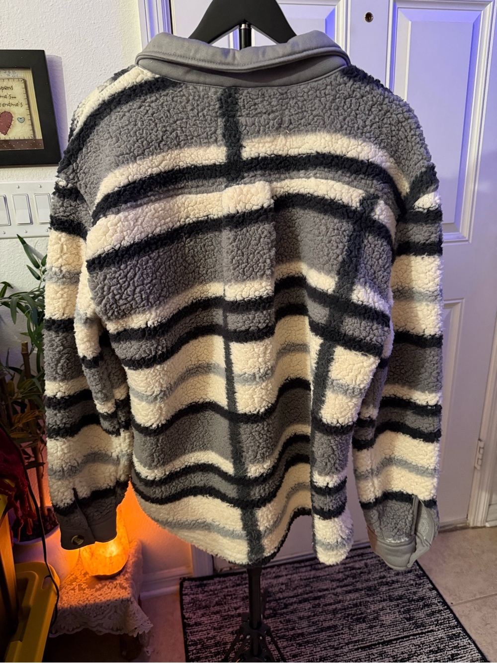 The Sweatshirt Project Plaid Sherpa Fleece Shacket Jacket XL Gray Contrast Trim - Picture 5 of 7